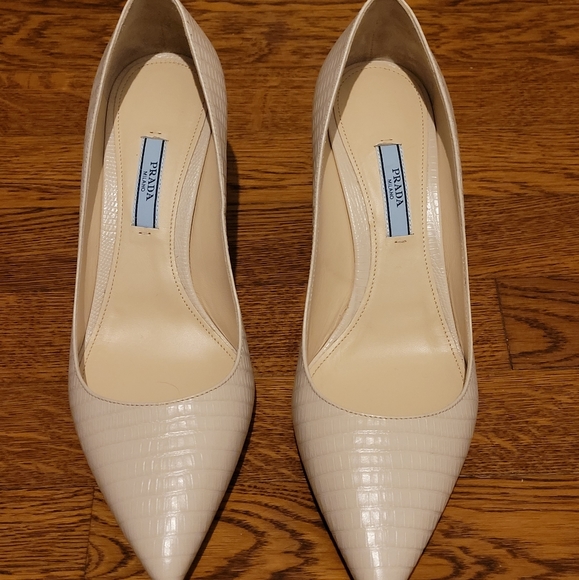 Prada pumps - Picture 4 of 9